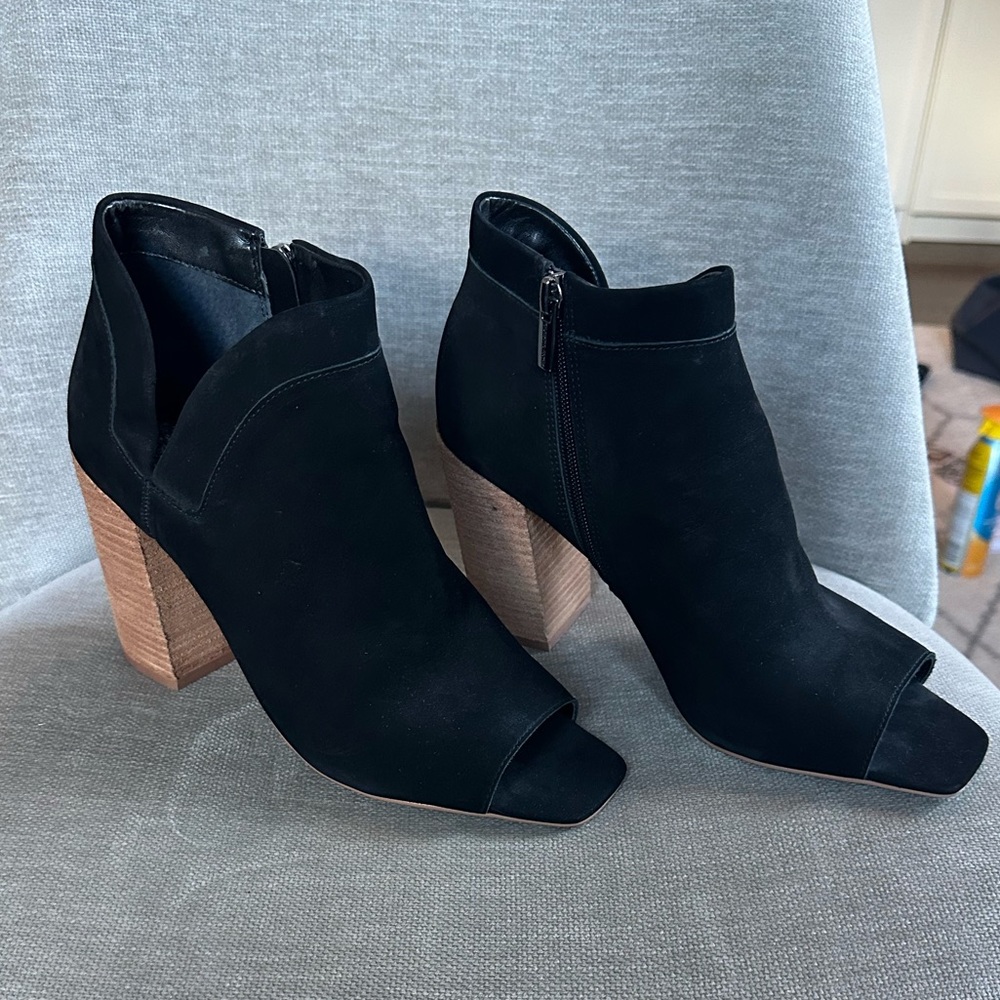NWOT New Vince Camuto Fedrilla Open Toe Leather Bootie